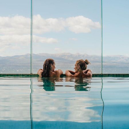 Alma Del Lago Suites & Spa San Carlos de Bariloche Exteriér fotografie Infinity pool
