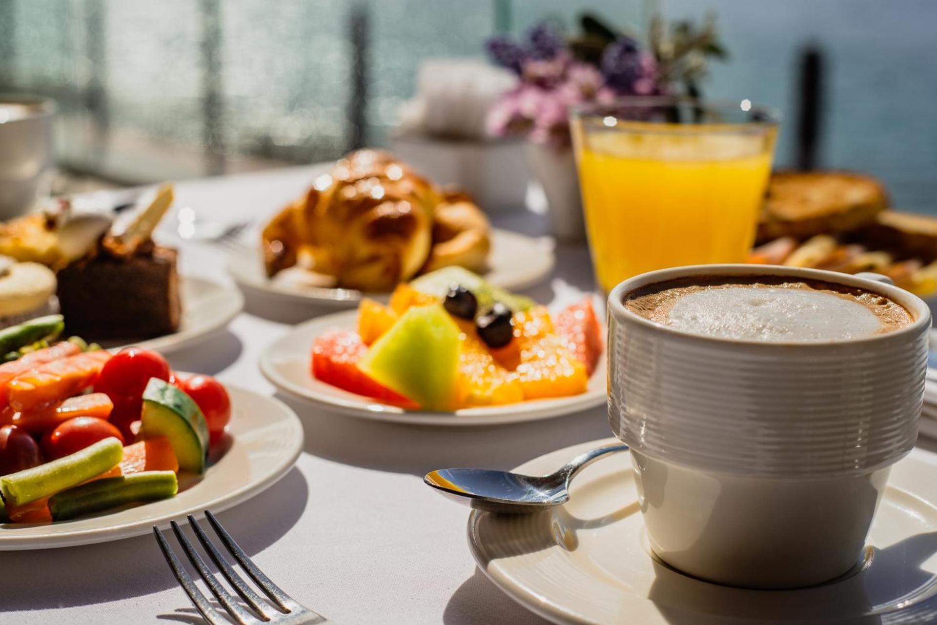 Alma Del Lago Suites & Spa San Carlos de Bariloche Exteriér fotografie A continental breakfast