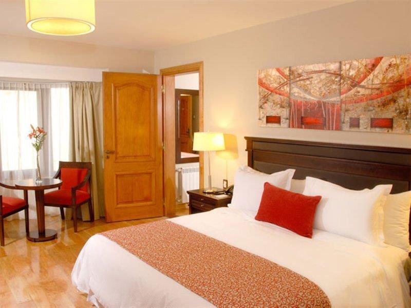 Alma Del Lago Suites & Spa San Carlos de Bariloche Exteriér fotografie A room at the hotel