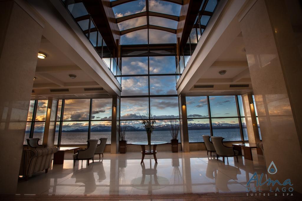 Alma Del Lago Suites & Spa San Carlos de Bariloche Exteriér fotografie Interior of the hotel