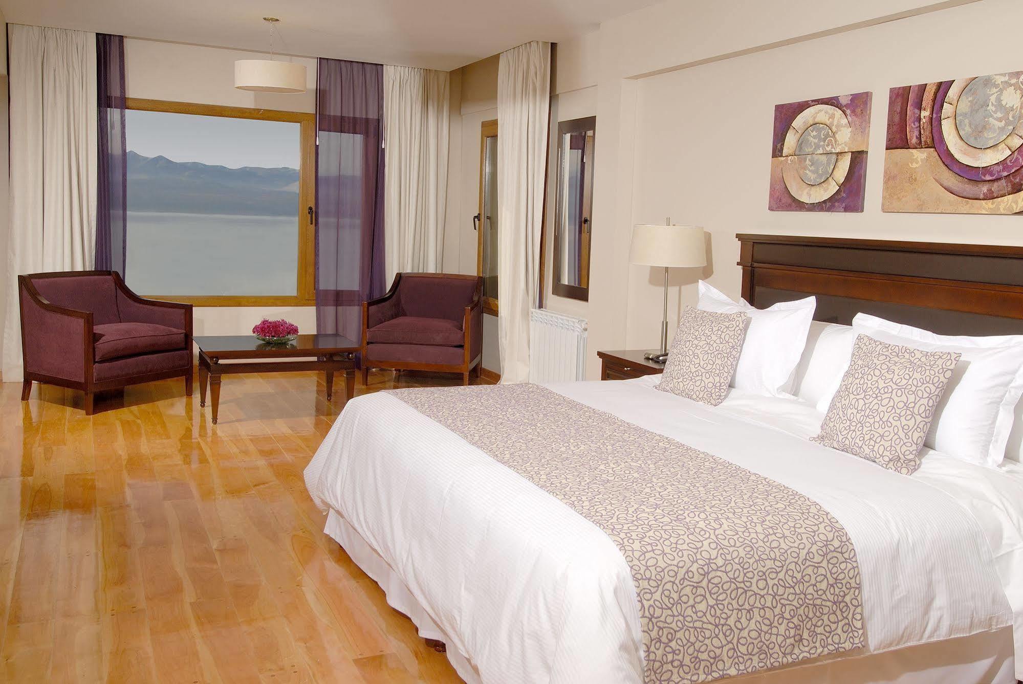 Alma Del Lago Suites & Spa San Carlos de Bariloche Exteriér fotografie A bedroom at the hotel